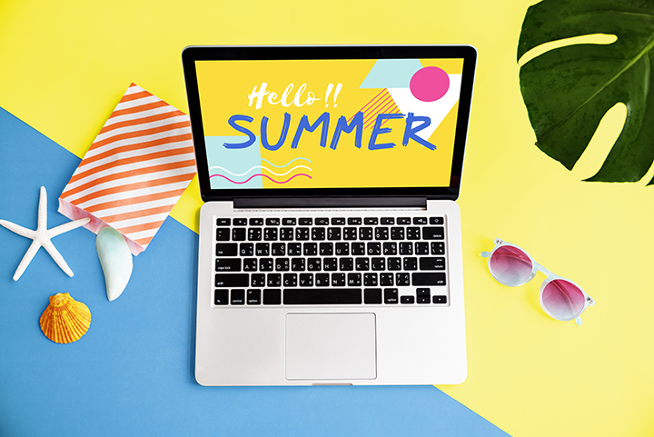 lifestyle-minimalist-femininity-e-shopping-concept